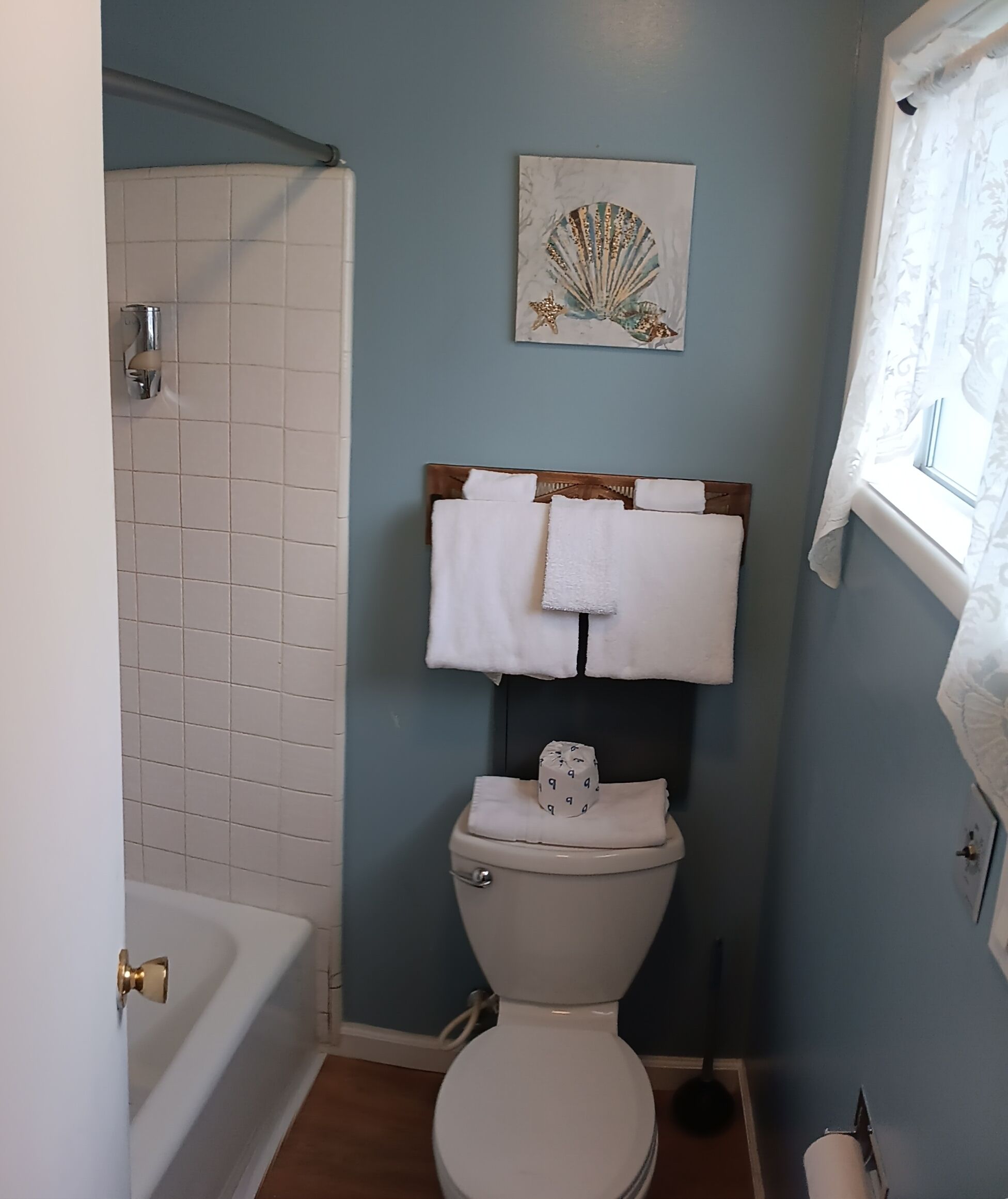 Room, 1 King Bed | Bathroom