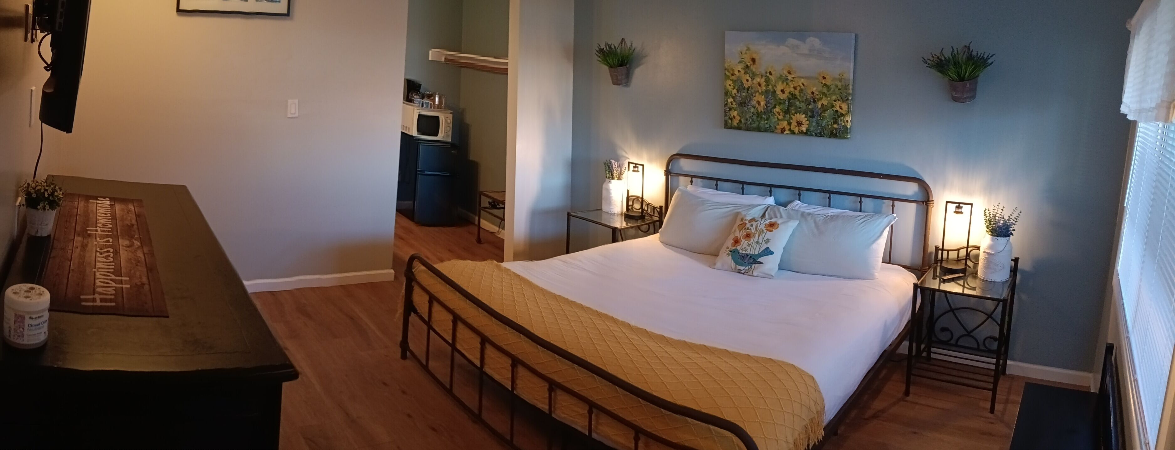 Deluxe King with Bath