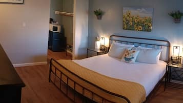 Kamar Deluks, 1 Tempat Tidur King | Seprai katun Mesir, seprai premium, selimut bulu angsa, dan Wi-Fi gratis