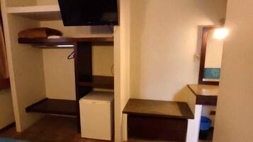 Suíte standard | Frigobar, escrivaninha, cortinas blackout, Wi-Fi de cortesia