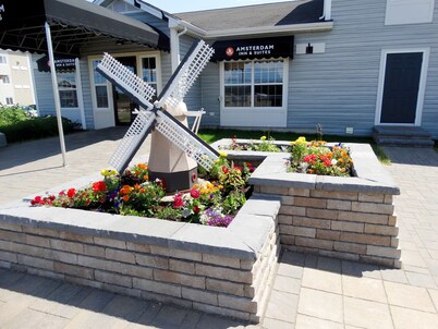 Amsterdam Inn & Suites Moncton