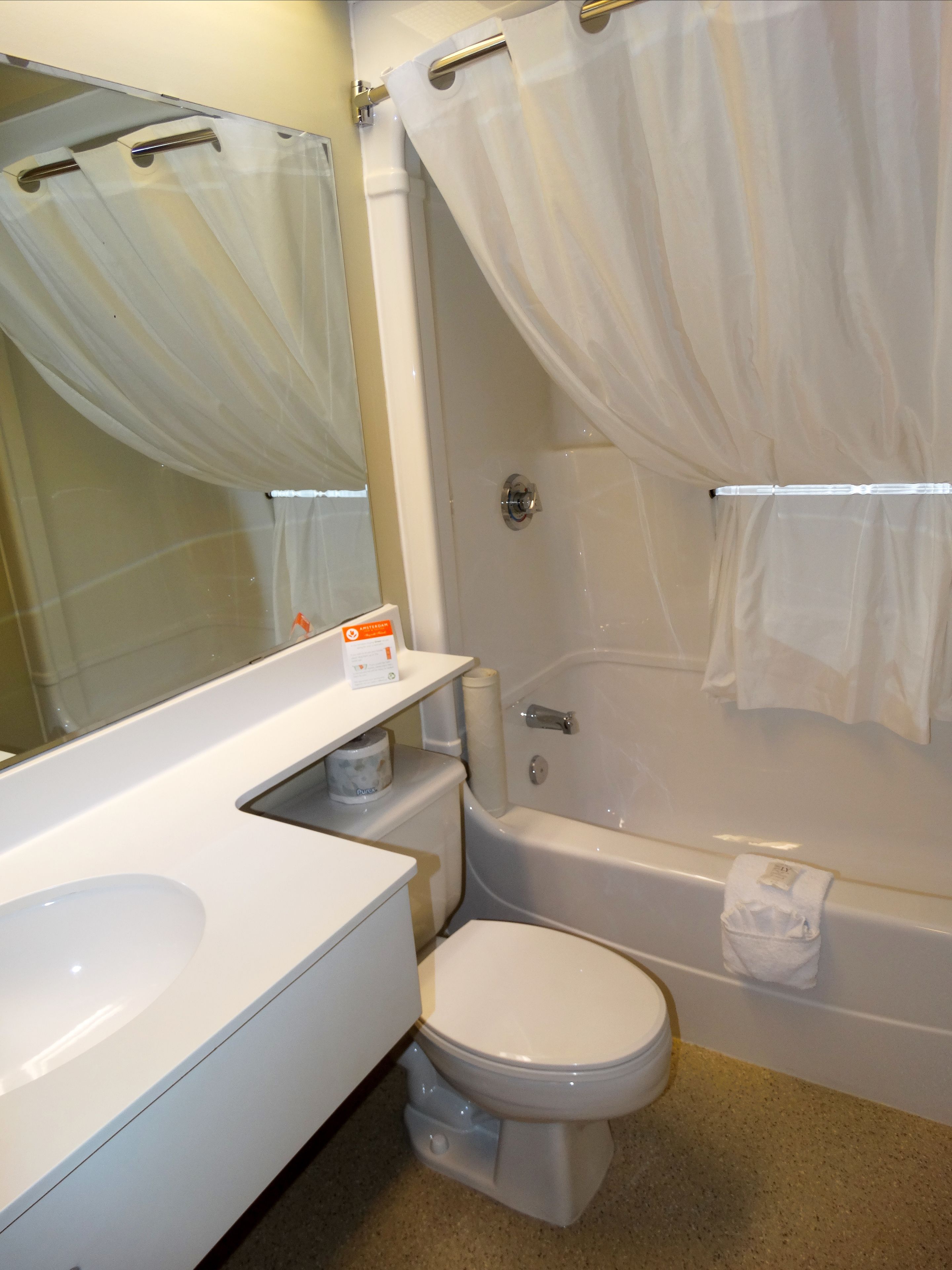 family suite | bathroom | combined shower/bathtub, deep-soaking bathtub, free toiletries