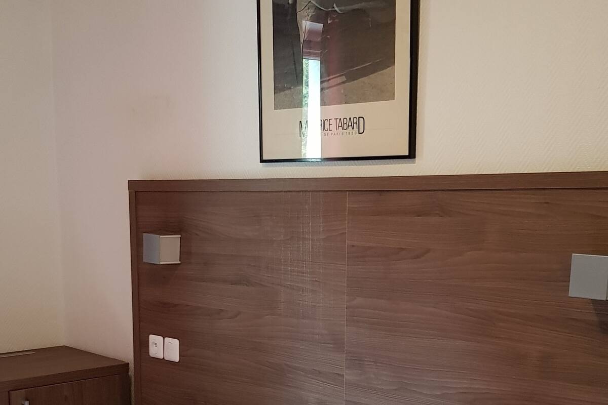 In-room safe, desk, free WiFi