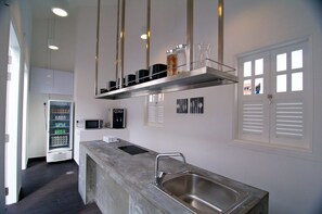 Dining - Bunc Hostel (Singapore)