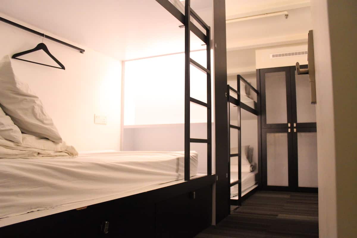 Caja de seguridad en la habitación, wifi gratis y ropa de cama