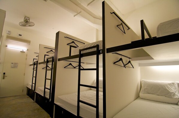 Safe på rommet, wi-fi (inkludert) og sengetøy