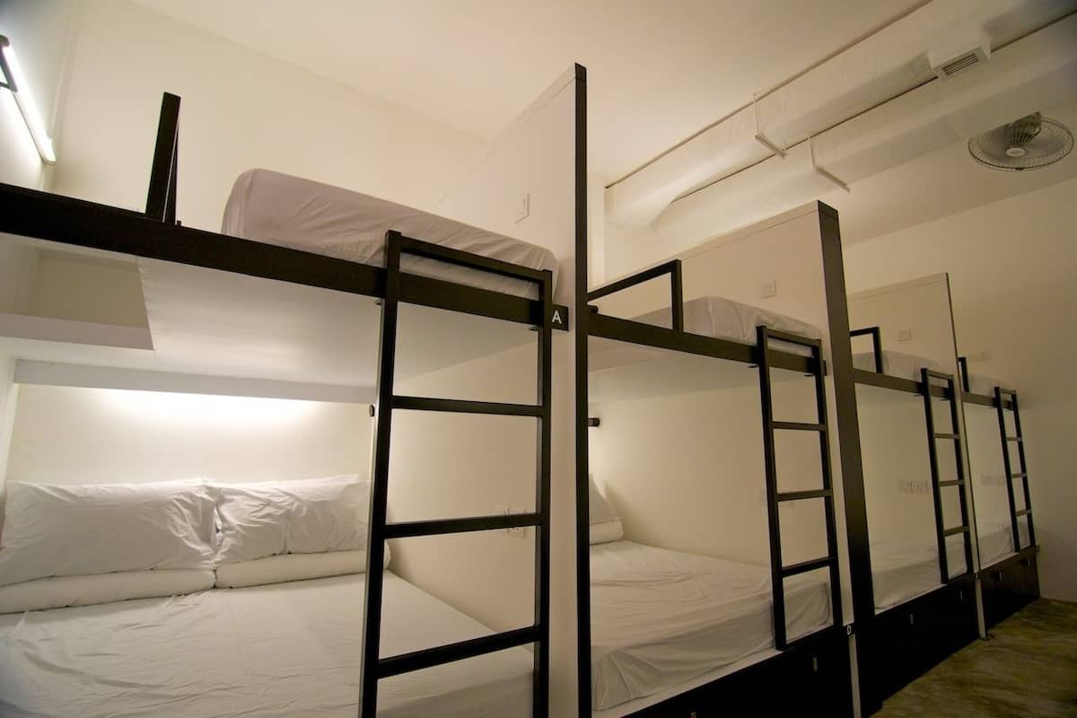 Caja de seguridad en la habitación, wifi gratis y ropa de cama