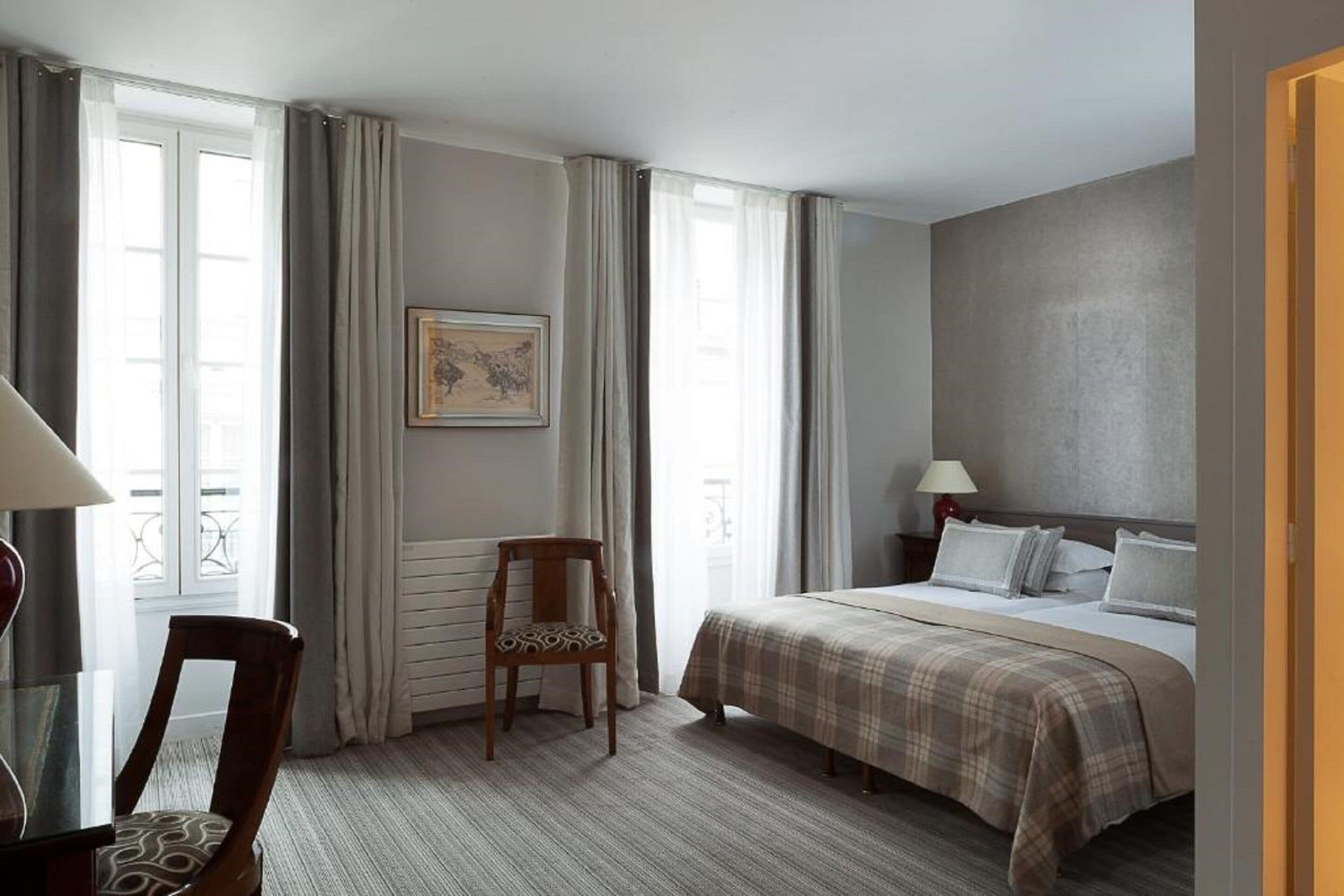 deluxe room | 1 bedroom, in-room safe, desk, soundproofing