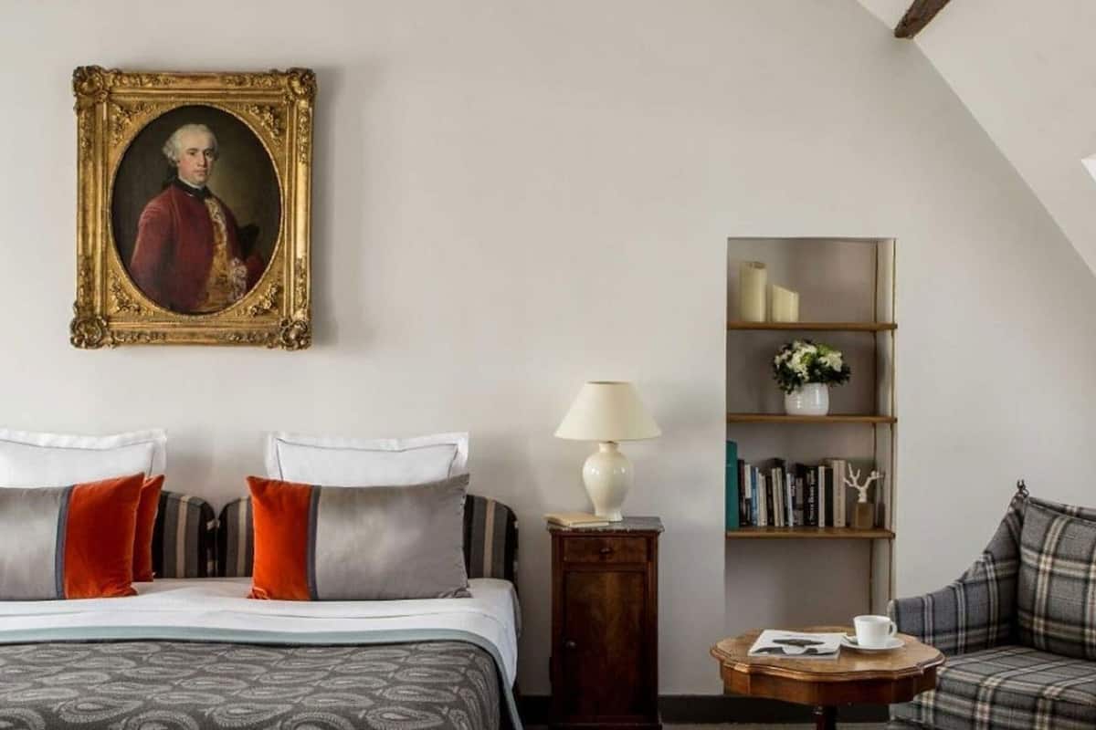 In-room safe, desk, soundproofing, free WiFi