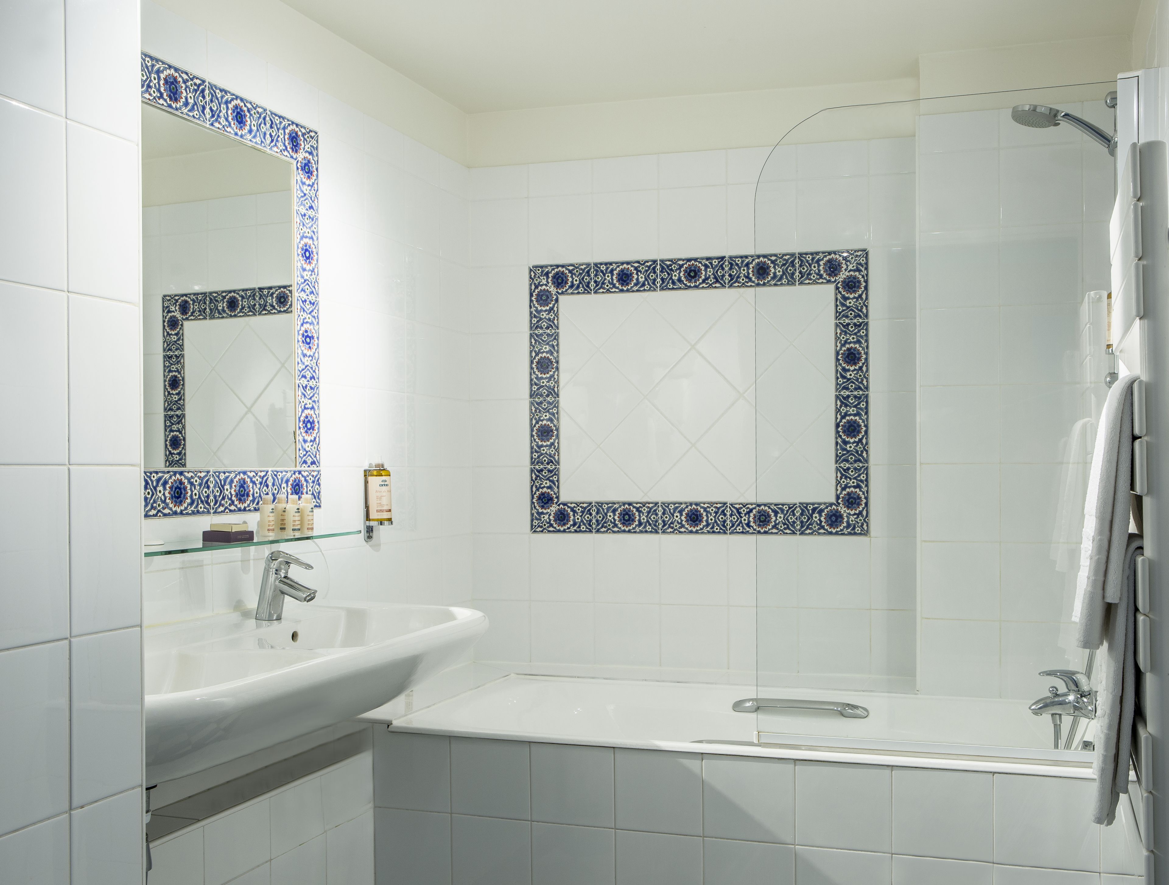 deluxe family room | bathroom | free toiletries, hair dryer, bathrobes, towels