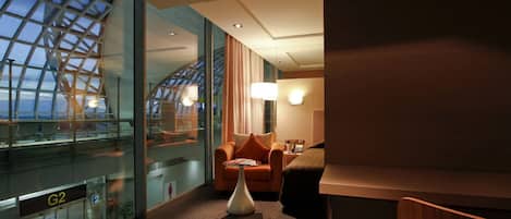 Escritorio, wifi gratis y ropa de cama