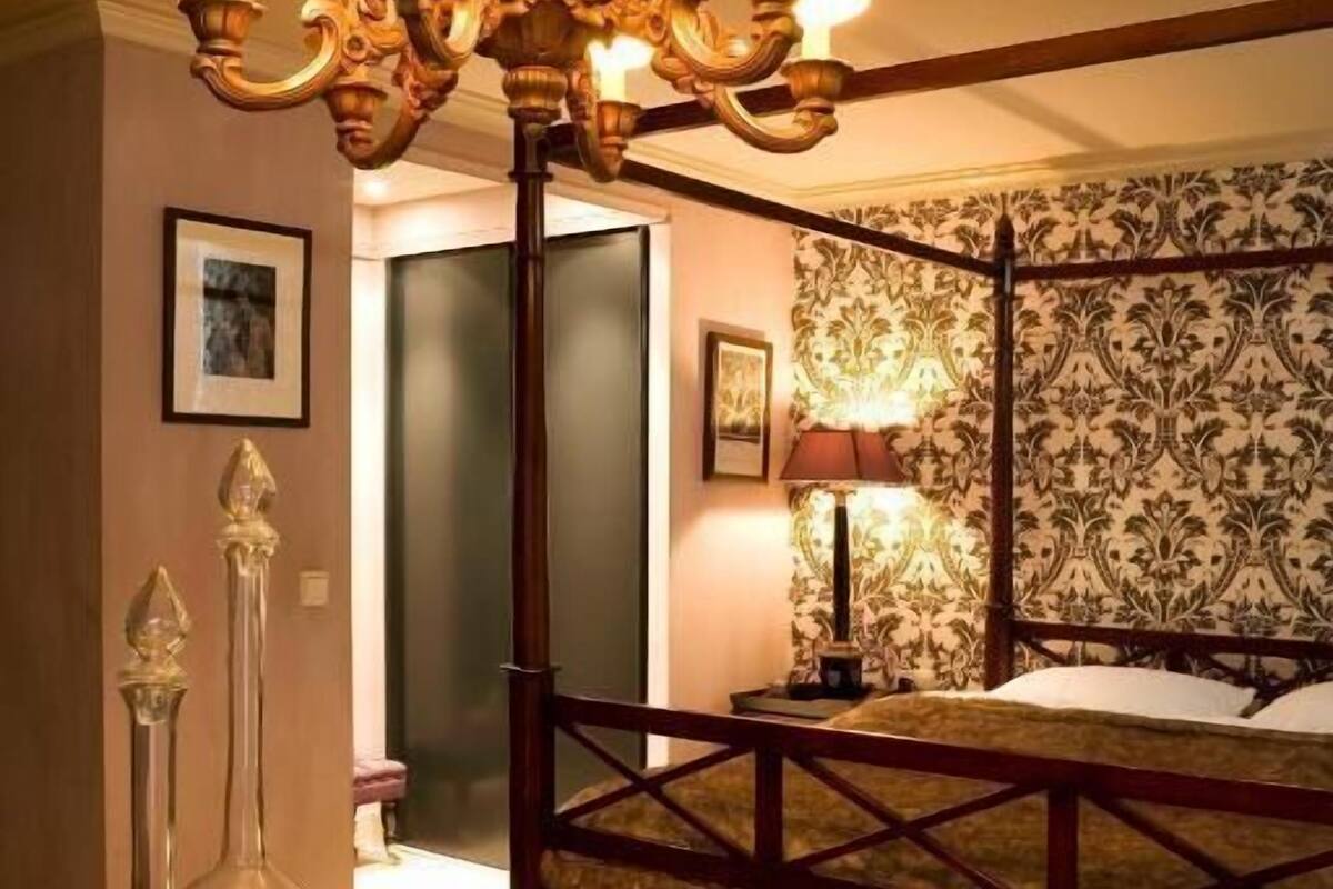 suite, 1 king bed | 1 bedroom, premium bedding, in-room safe, individually decorated