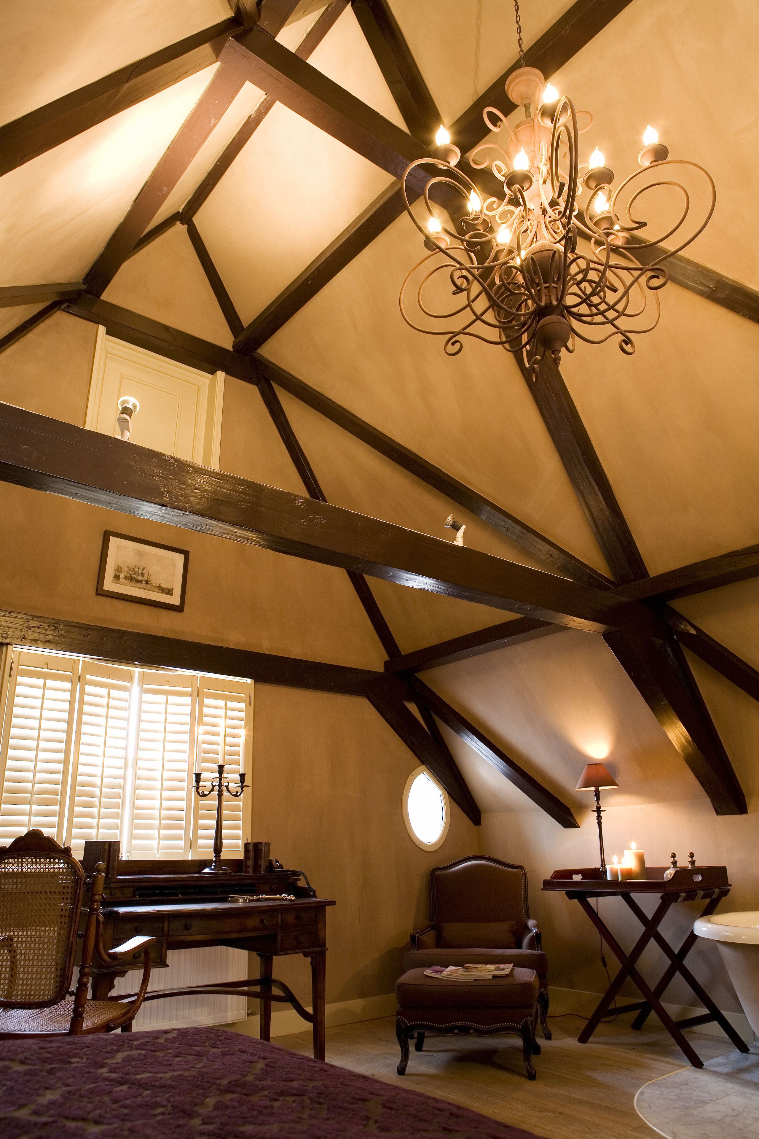 junior room, 1 king bed | living area | flat-screen tv, netflix, streaming services