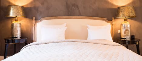 Premium bedding, in-room safe, individually decorated