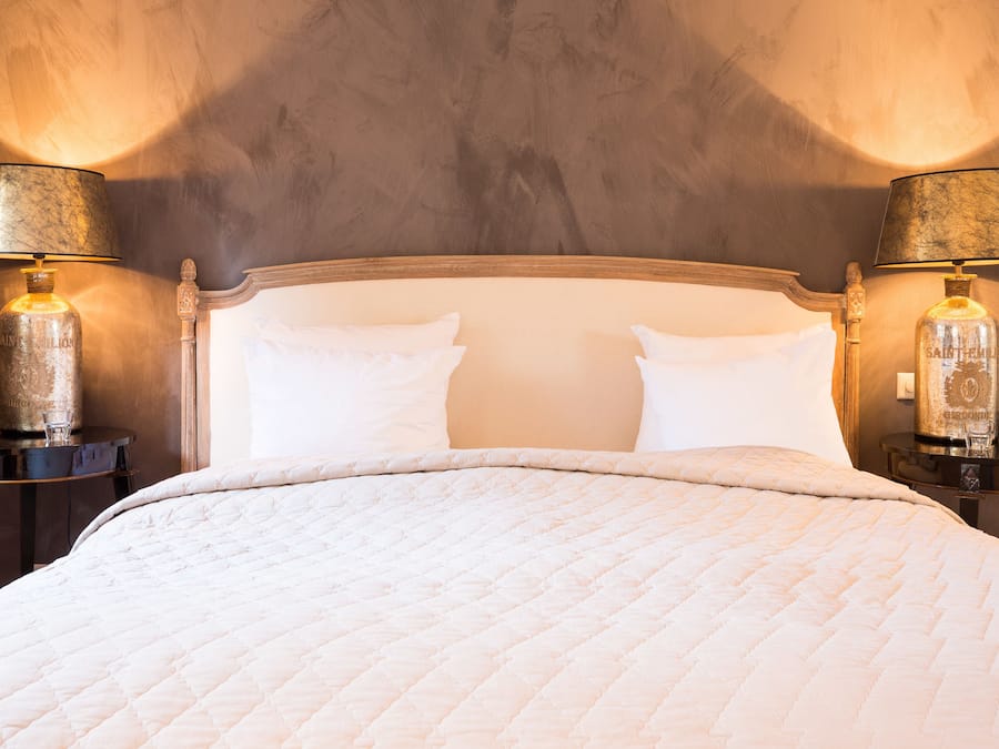 Suite, 1 kingsize-seng | Sengetøy av topp kvalitet, dundyner og safe på rommet