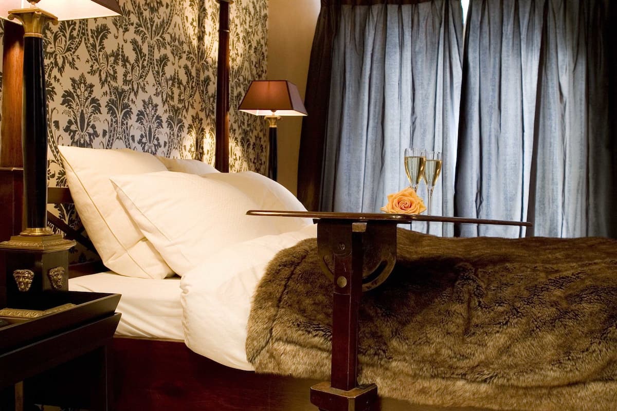 junior room, 1 king bed | 1 bedroom, premium bedding, in-room safe, individually decorated