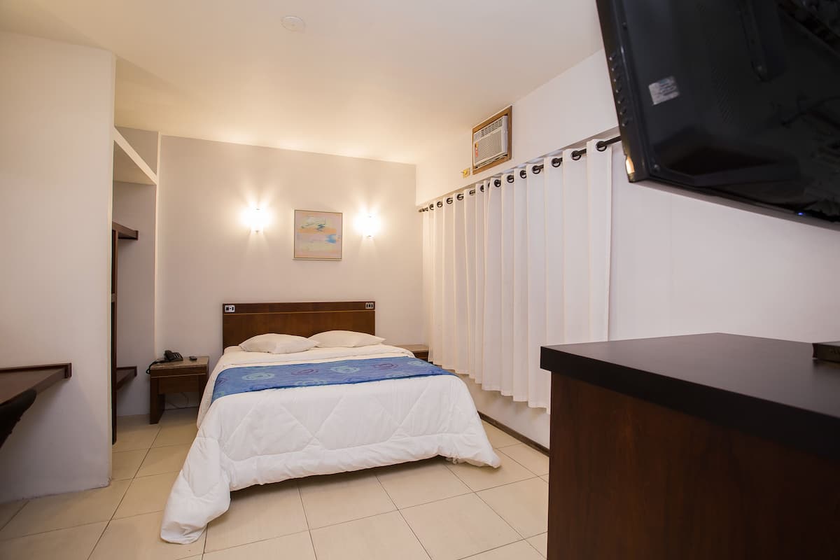 Minibar, desk, soundproofing, free WiFi
