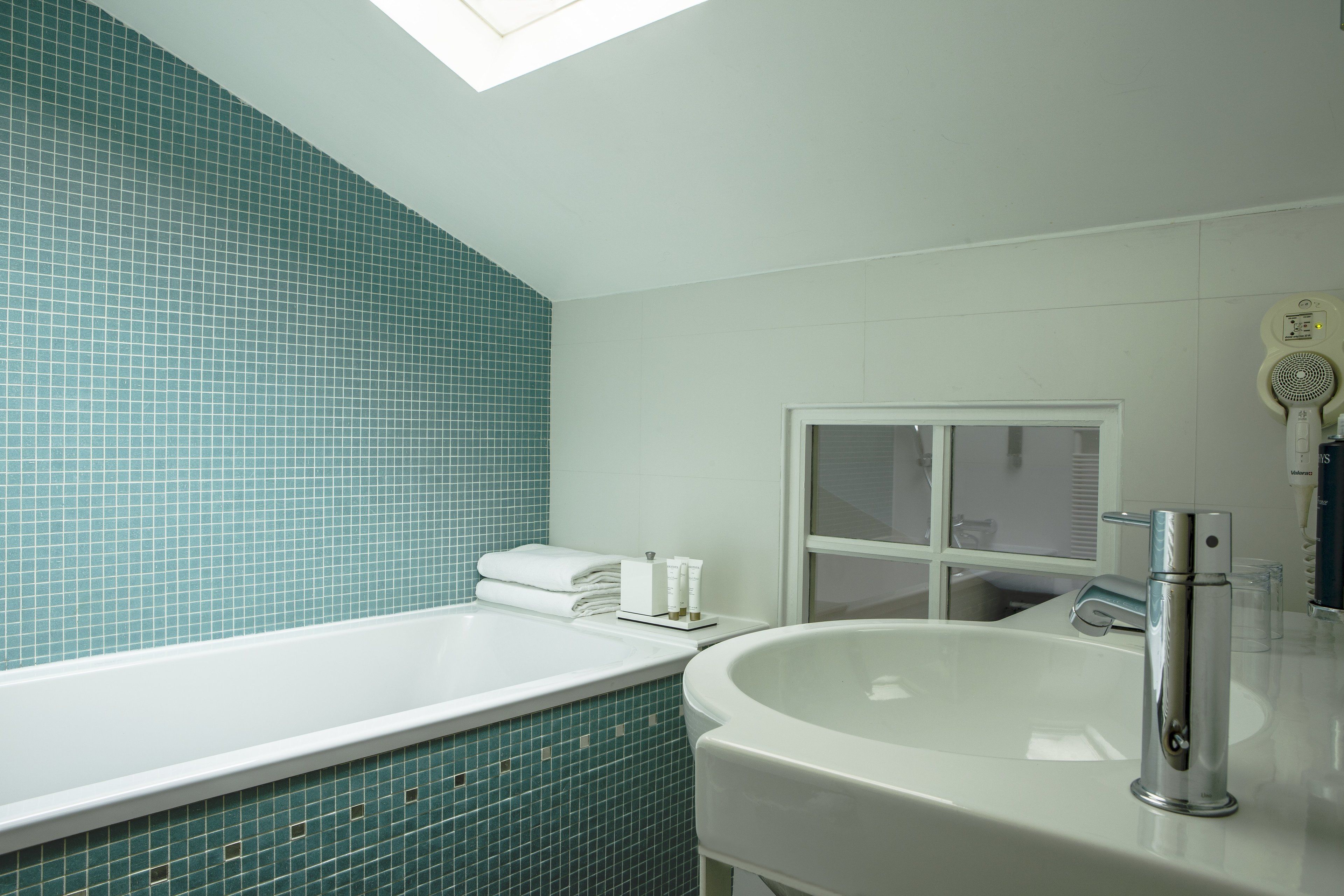 duplex room with louvre view | bathroom | free toiletries, hair dryer, towels