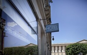 Mặt tiền nơi lưu trú