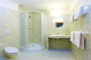 免費梳洗用品、風筒、提供毛巾、番梘