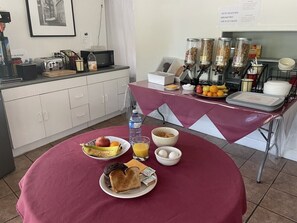 Kontinental frokost hver dag (CAD 15 per person)