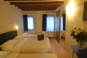 Classic Quadruple Room | Desk, free WiFi, bed sheets - Piccolo Tiepolo (Venice)