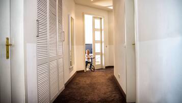Deluxe-Apartment (Typ XL) | Hochwertige Bettwaren, Schreibtisch, schallisolierte Zimmer