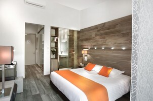 Chambre Double Design | Literie de qualité supérieure, minibar, coffres-forts dans les chambres