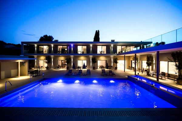 Seasonal outdoor pool, sun loungers