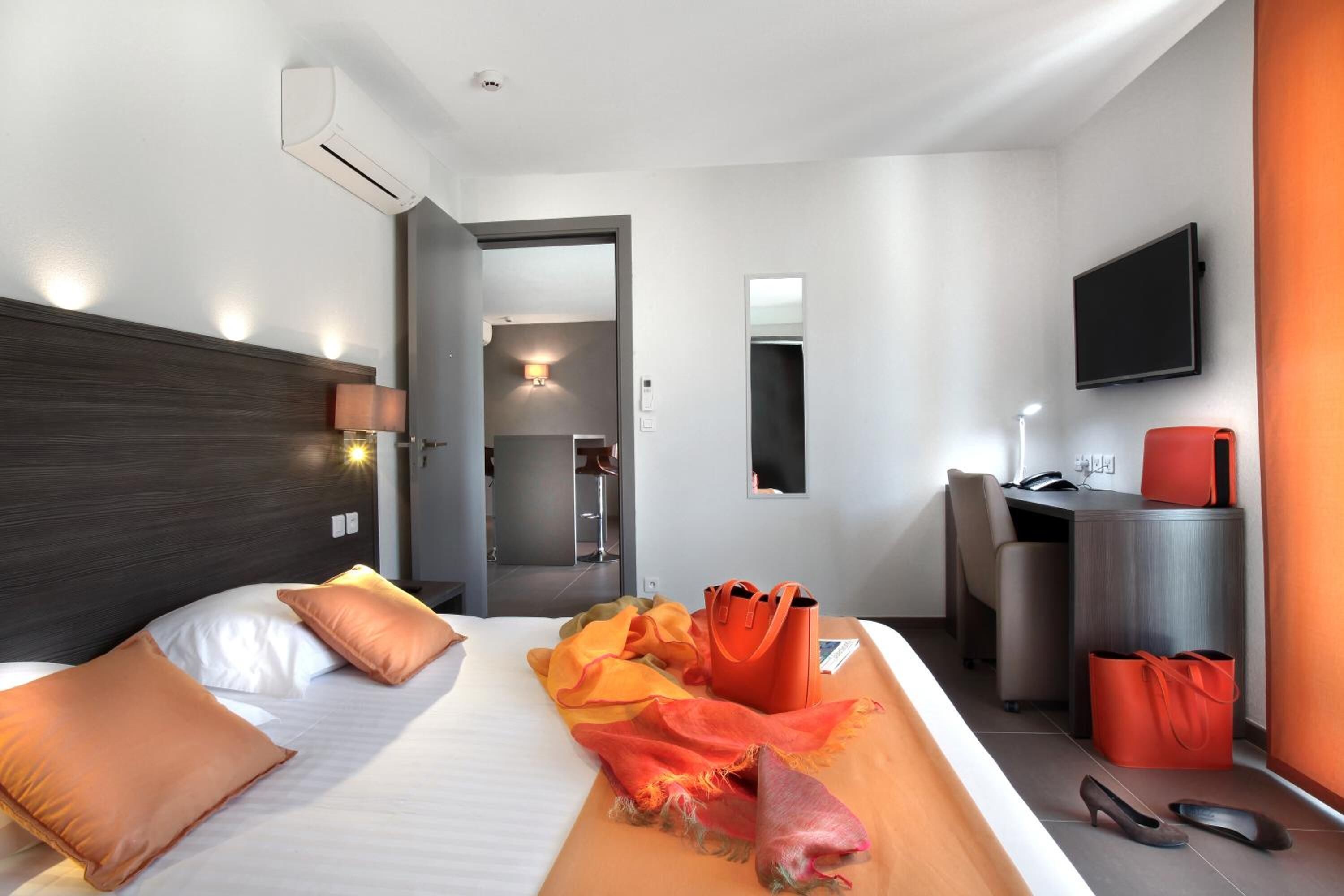 1 bedroom, premium bedding, minibar, in-room safe