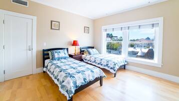 Apartment, 2 Bedrooms | Iron/ironing board, free WiFi, bed sheets