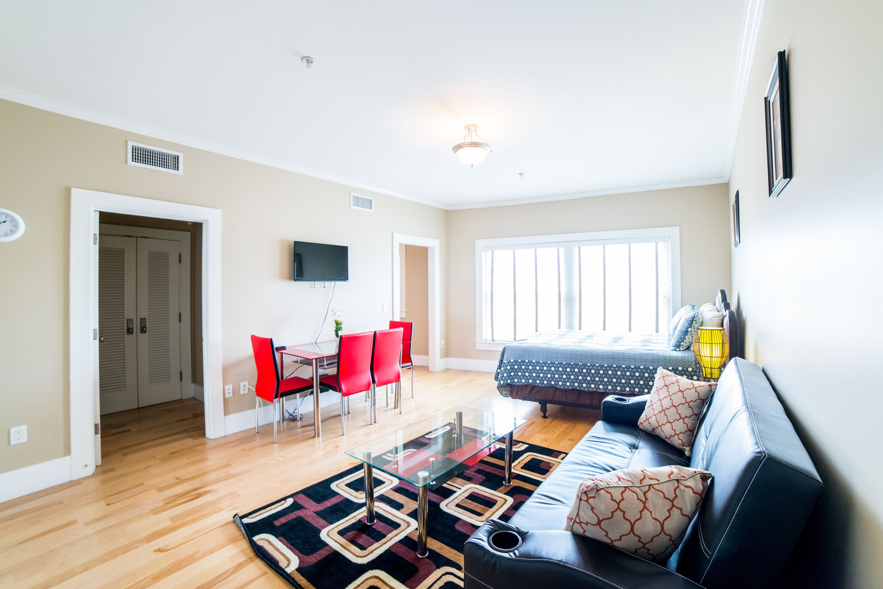 Studio | Living room | Flat-screen TV