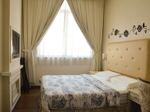 Superior Double Room | Minibar, in-room safe, laptop workspace, iron/ironing board - Jayleen 1918 Hotel (Singapore)