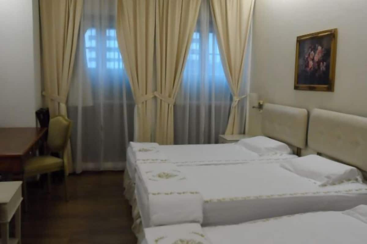 Minibar, in-room safe, laptop workspace, iron/ironing board