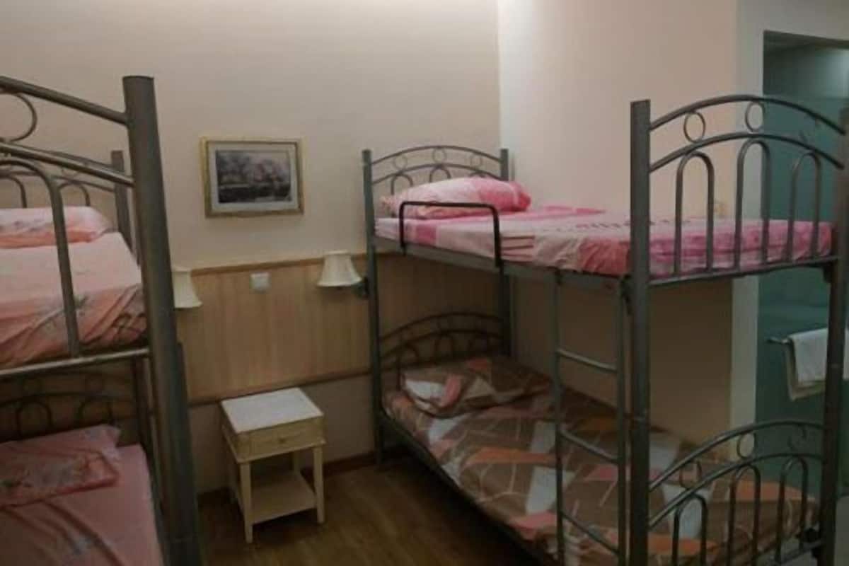 Minibar, in-room safe, laptop workspace, iron/ironing board