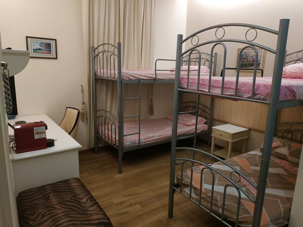 Minibar y caja de seguridad en la habitación 