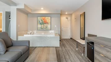 Honeymoon Suite, 1 King Bed, Non Smoking | Premium bedding, minibar, in-room safe, desk