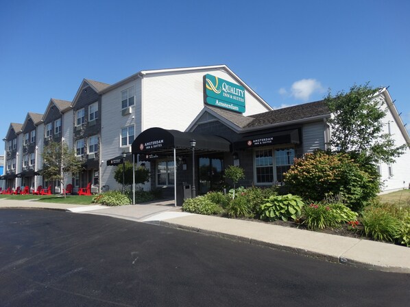 Porch - Quality Inn & Suites Amsterdam (Fredericton)