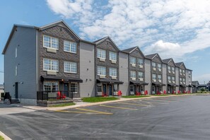 Exterior - Quality Inn & Suites Amsterdam (Fredericton)