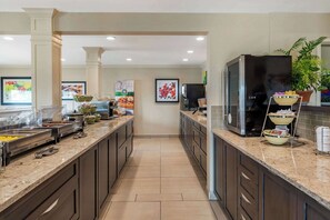 Desayuno de autoservicio incluido todos los días