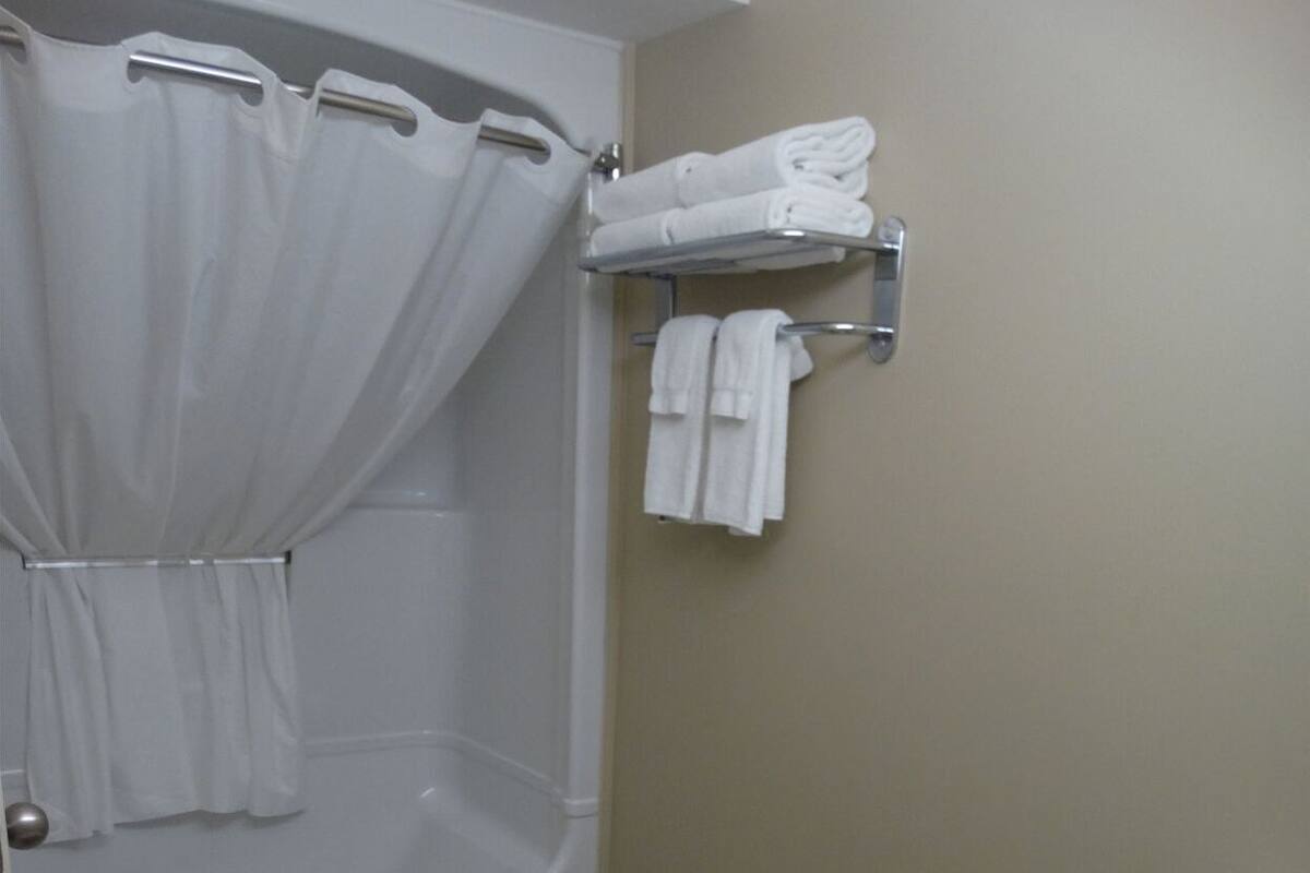 Banheiro | Chuveiro/banheira combinados, produtos de toalete grátis