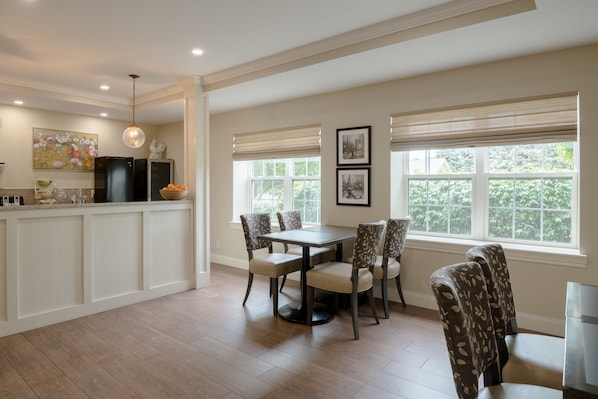 Free daily self-service breakfast - Amsterdam Inn & Suites Sussex (Sussex)