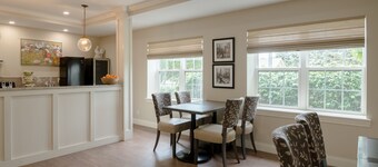 Amsterdam Inn & Suites Sussex