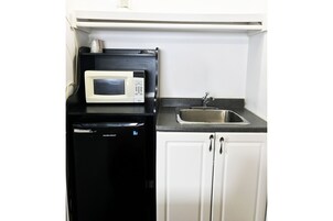 Premium 2 Full Bed with Pull Out | Private kitchen | Mini-fridge, microwave, coffee/tea maker