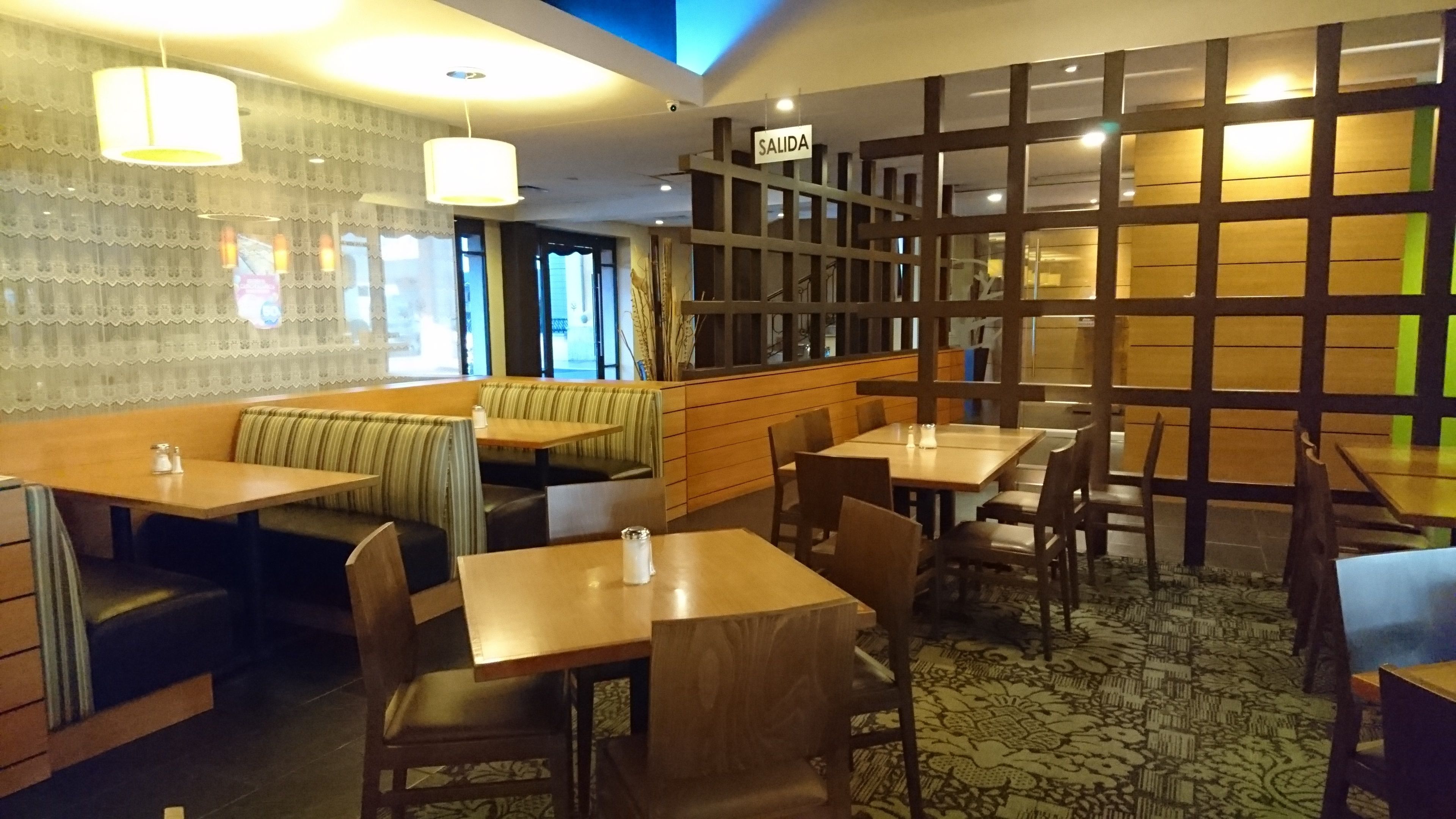 breakfast, lunch, dinner served; international cuisine