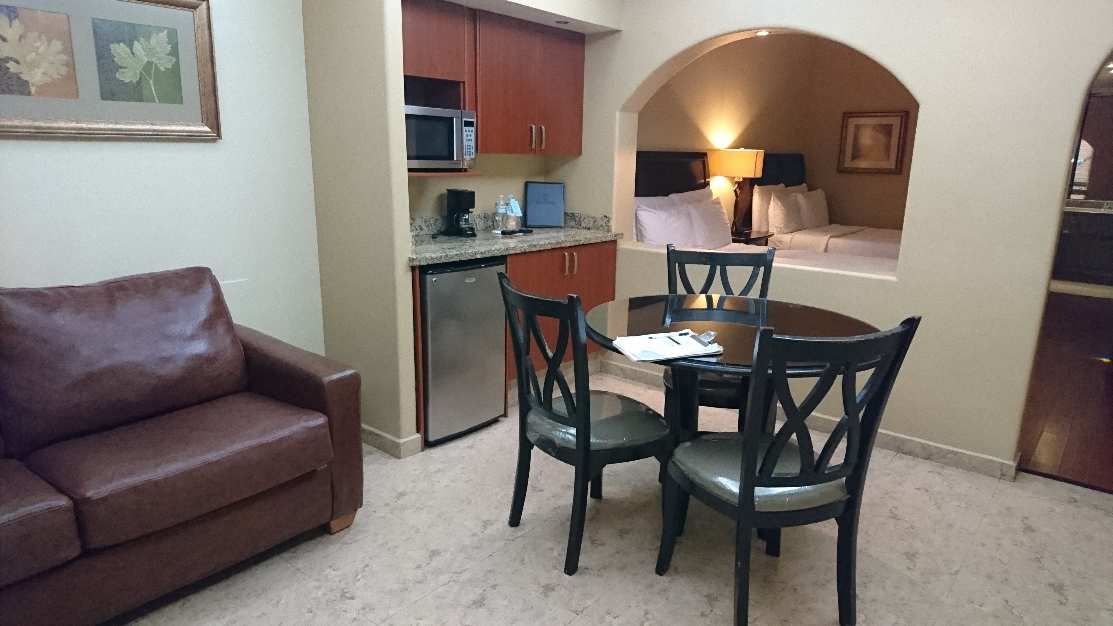 Suite | Cocina privada | Frigobar y cafetera y tetera 