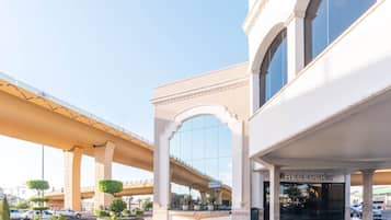 Vista frontal de la propiedad