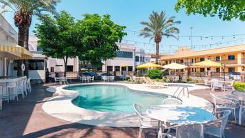 Outdoor pool, sun loungers