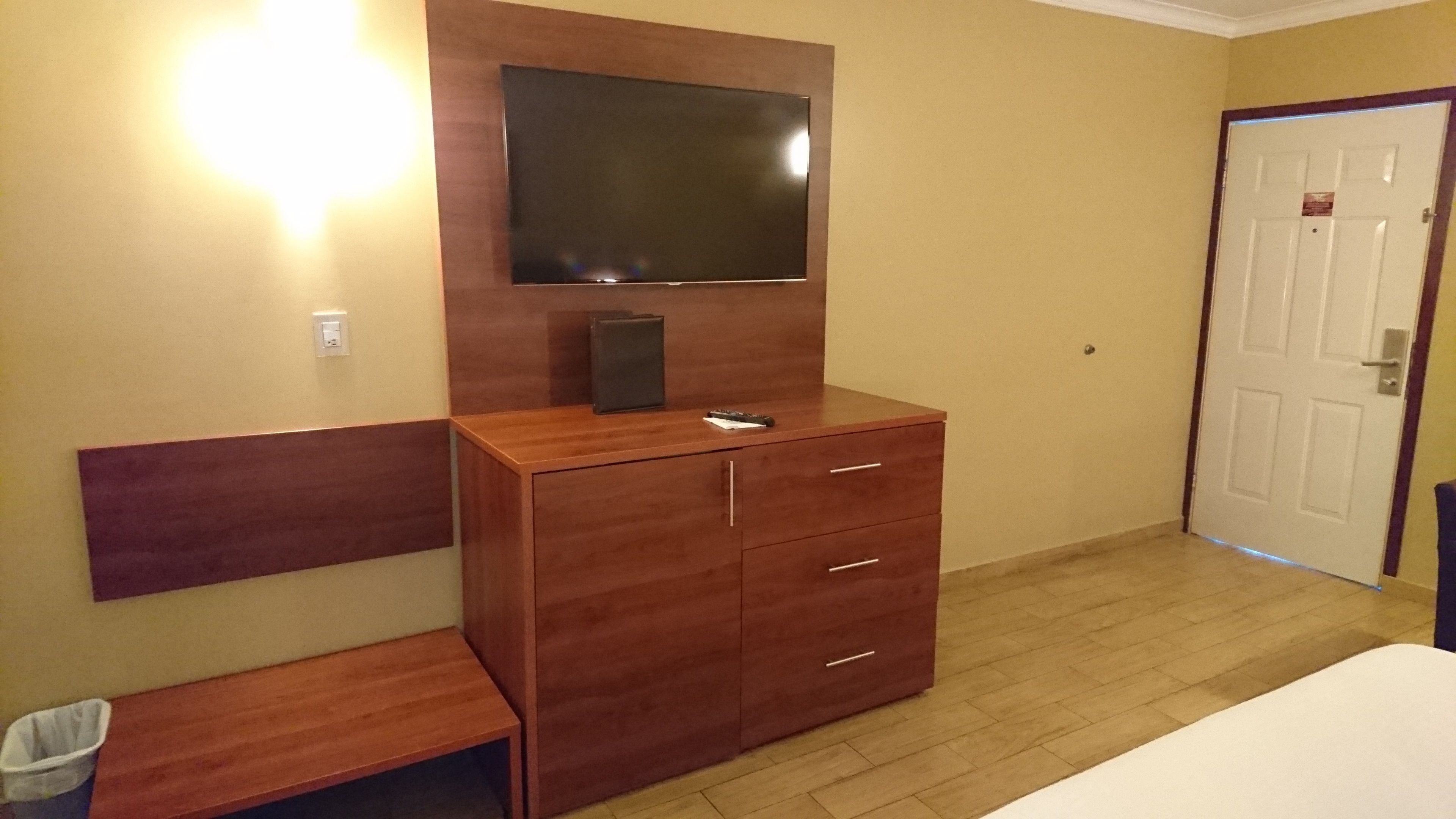 standard room | in-room safe, desk, iron/ironing board, free wifi
