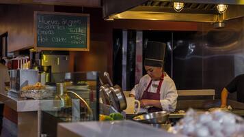 Breakfast, lunch, dinner served; international cuisine